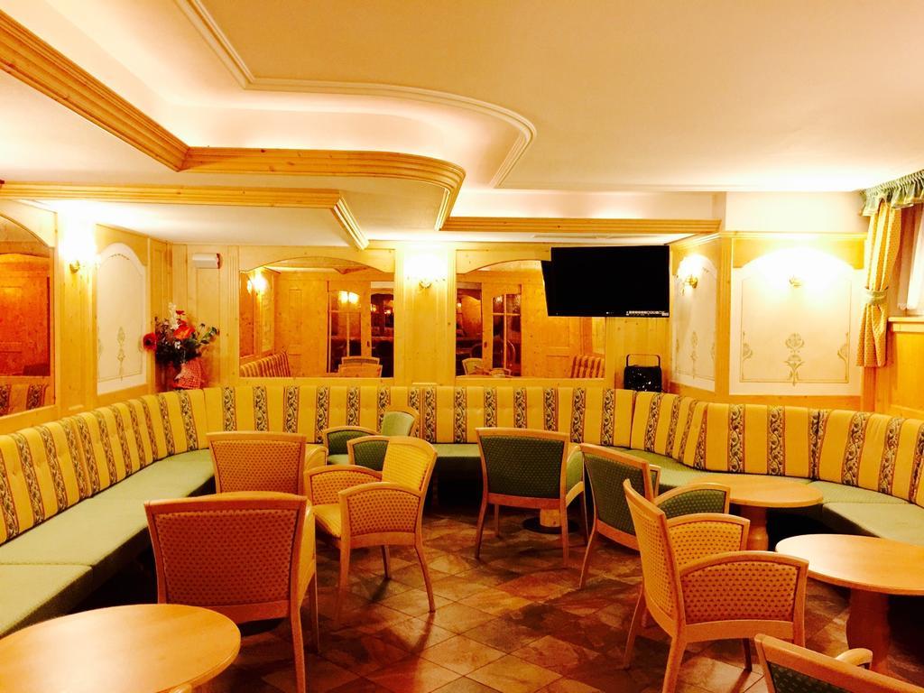 Hotel Laurin Canazei Exterior photo
