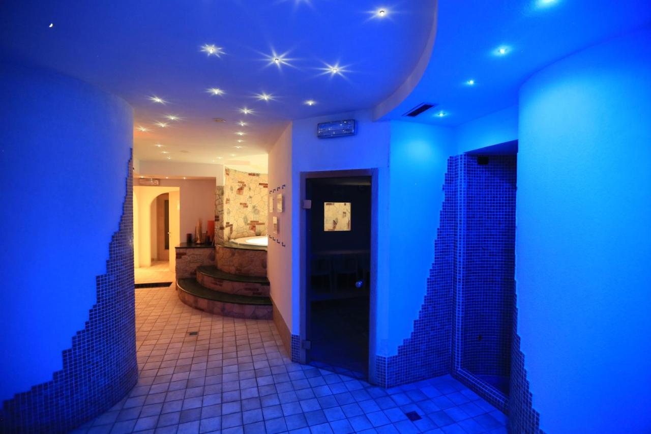Hotel Laurin Canazei Exterior photo