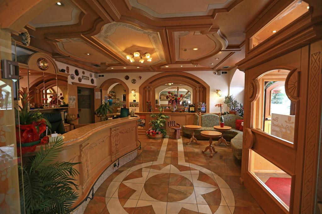 Hotel Laurin Canazei Exterior photo