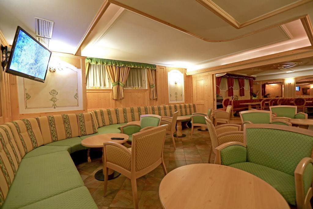 Hotel Laurin Canazei Exterior photo